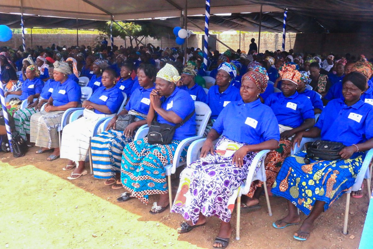 OIMTogo's tweet image. Cette semaine, l'@OIMTogo, en partenariat avec #REFED, a remis des équipements aux bénéficiaires du projet #PEV2. Soutenue par @UNPeacekeeping, cette initiative vise à renforcer leur résilience et autonomie économique afin de garantir des moyens de subsistance durables.