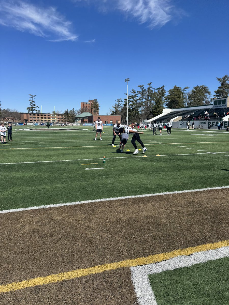 Warm and sunny in Bemidji on a Saturday training some future Beavers!
Nothing better🦫🦫