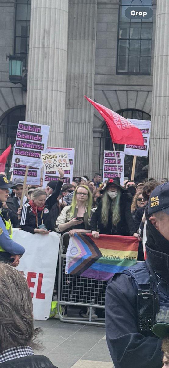 Seamus_deRoiste's tweet photo. The head on these 🤣🤣🤣🤣
#dublin #DublinProtests #protestdublin https://t.co/GtoA7aw6BL