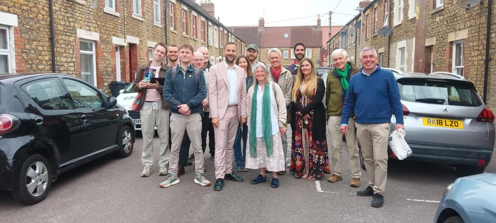 Zack Polanski (@zackpolanski) on Twitter photo Beautiful to be in Sheldon!
<a href="/YoungGreenParty/">Young Greens 🌱</a> Declan Baseley was the youngest Mayor of Chippenham - and door after door people excited to see him and ready to vote for <a href="/TheGreenParty/">The Green Party</a>. Beautiful to be in Sheldon!
<a href="/YoungGreenParty/">Young Greens 🌱</a> Declan Baseley was the youngest Mayor of Chippenham - and door after door people excited to see him and ready to vote for <a href="/TheGreenParty/">The Green Party</a>.