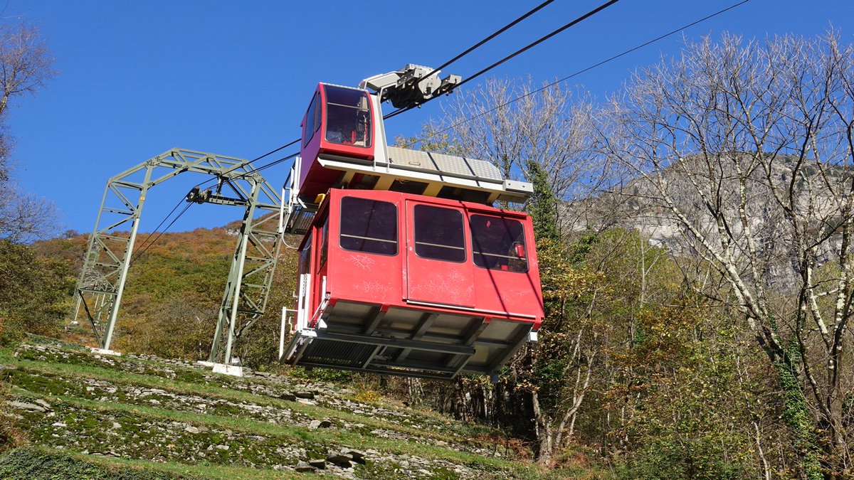 standseilbahnen's tweet photo. New video with the visit of the power plant cablecar Cavergno - Taneda Ticino Switzerland
Wunderschöne Talfahrt mit der speziellen Kraftwerk Seilbahn Taneda - enjoy the ride 😍
Video -->
https://t.co/MBwYrXewJG
#funivia #cablecar #seilbahn #ticino #schweiz #taneda https://t.co/pWuWh0PbE3