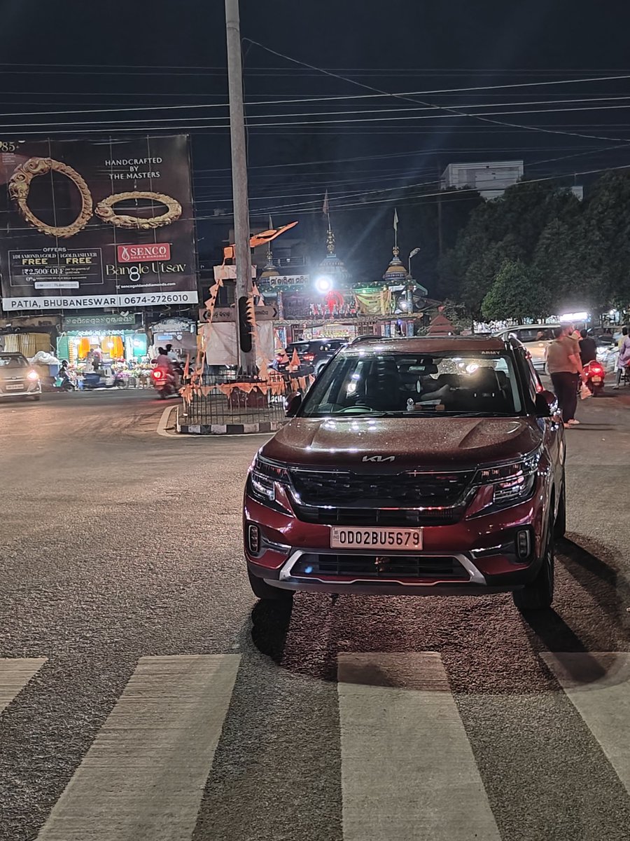 replacing's tweet photo. @BBSRBuzz @DCP_TRAFFIC @BSCL_BBSR @dcpbbsr OD02BU5678 parked vehicle in middle of road and went away creating traffic block and accident situation
Location : Sailashree Vihar, Infront of Tarini temple, pin 751021 https://t.co/y81cwoQeSI