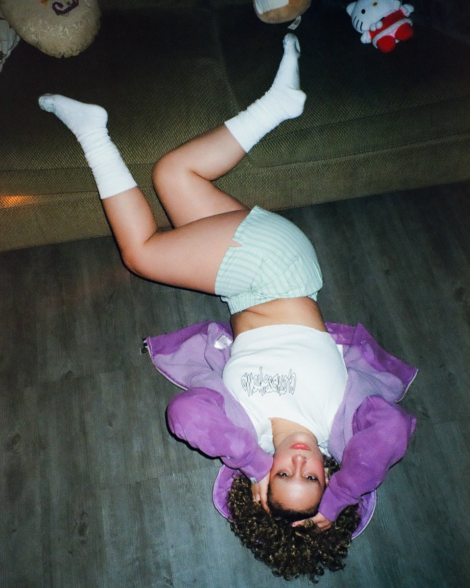 DELLYCIOSA's tweet photo. go stream https://t.co/MYpwmVEk9W https://t.co/hUHYkDHkFw