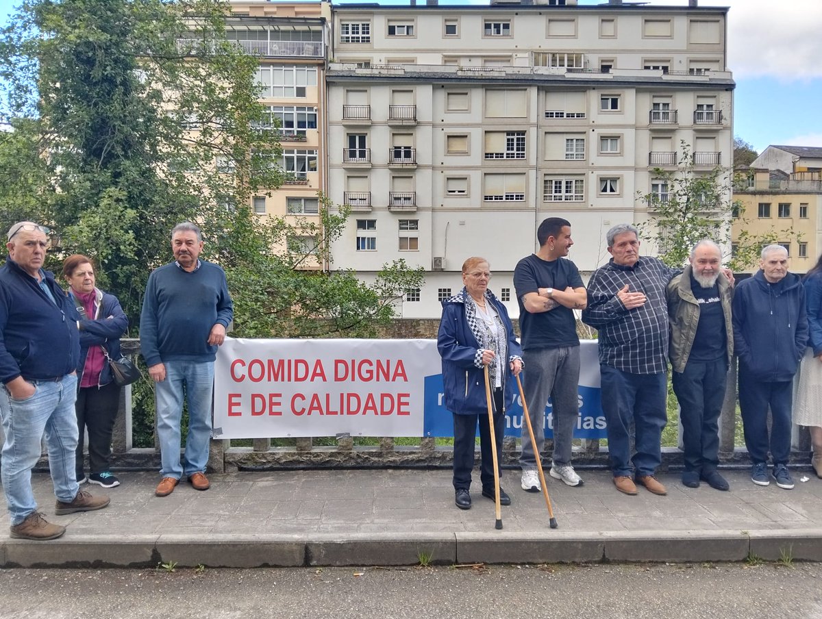 ASGADeD apoia ás persoas usuarias da vivenda comunitaria da Pontenova na súa demanda de comida digna e de calidade.