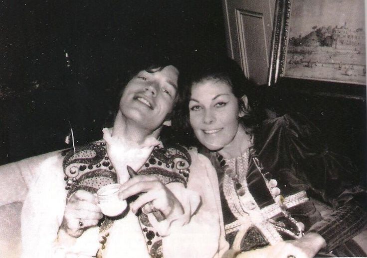AManningHistory's tweet photo. Enjoyed listening to @theresthistory episodes on the Rolling Stones, &amp; the mention of their banker Prince Rupert Lowenstein, who convinced the Stones to live as tax exiles in France. 
The Prince convinced Lord Brooke to sell Warwick Castle and live in France as a tax exile too. https://t.co/mtsILJeCFX