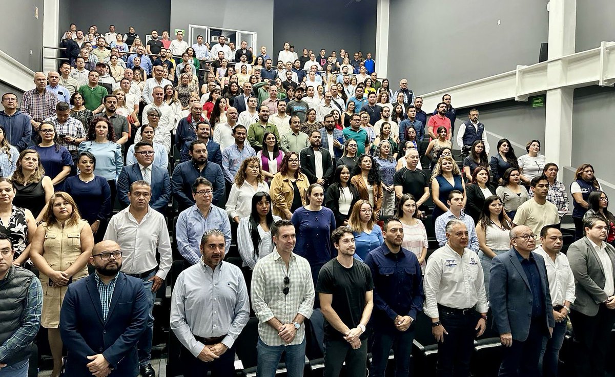 Arreguín JC (@arreguinjc) on Twitter photo Acudí a la capacitación sobre las atribuciones y marco normativo de la nueva Guardia Cívica, un compromiso más que cumple <a href="/FeliFerMacias/">Felipe Fernando Macías</a> para reforzar la seguridad en el <a href="/qromunicipio/">Municipio de Querétaro</a>. Política pública instrumentada por la <a href="/SSPMQueretaro/">@SSPMQueretaro</a> bajo la asesoría de <a href="/Dr_JuanMartinGT/">Dr. Juan Martín Granados Torres</a> Acudí a la capacitación sobre las atribuciones y marco normativo de la nueva Guardia Cívica, un compromiso más que cumple <a href="/FeliFerMacias/">Felipe Fernando Macías</a> para reforzar la seguridad en el <a href="/qromunicipio/">Municipio de Querétaro</a>. Política pública instrumentada por la <a href="/SSPMQueretaro/">@SSPMQueretaro</a> bajo la asesoría de <a href="/Dr_JuanMartinGT/">Dr. Juan Martín Granados Torres</a>
