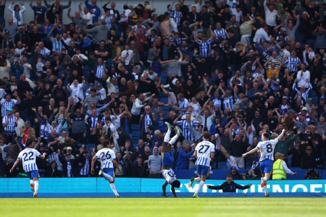LemmyG10's tweet photo. Stand or Fall. 💙 

#BHAFC https://t.co/pA1HFiy5zv