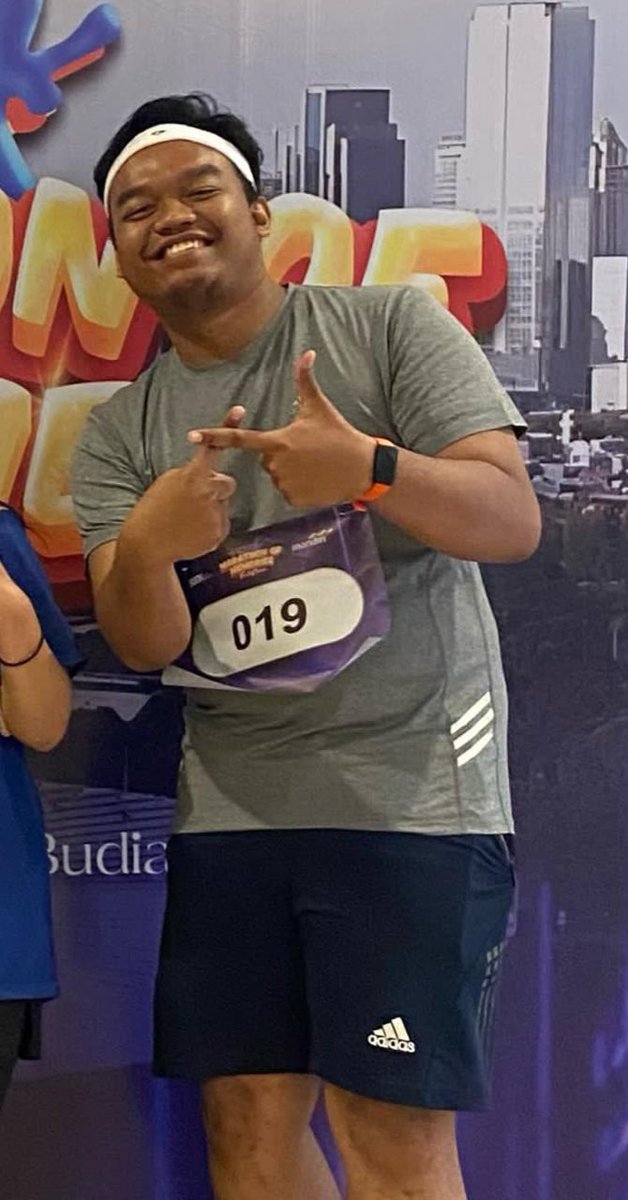 riz19ky's tweet photo. @shitlicious 26 y o here. Banker (data analyst). Dom balikpapan. Nyari siapa aja udah, tempat kerja gw susah nyari kenalan baru. Suka nyanyi tapi sumbang. Suka lari tapi suka semaput. Suka ngejokes tapi receh. Yg mau aja ya wkwk #BiroJomblo https://t.co/BAVWpyRA1d