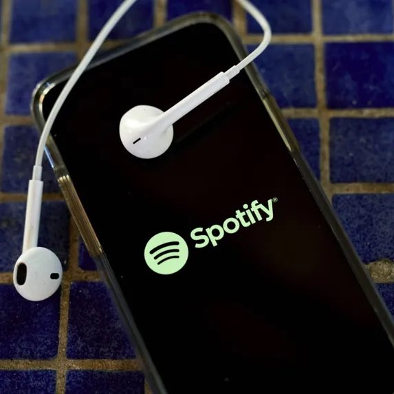 updatecharts's tweet photo. Spotify vai AUMENTAR o preço das assinaturas em cerca de 1 euro (R$ 6,50) a partir de JUNHO, em vários países, incluindo o Brasil, informa Financial Times. https://t.co/1DGjWfWAus