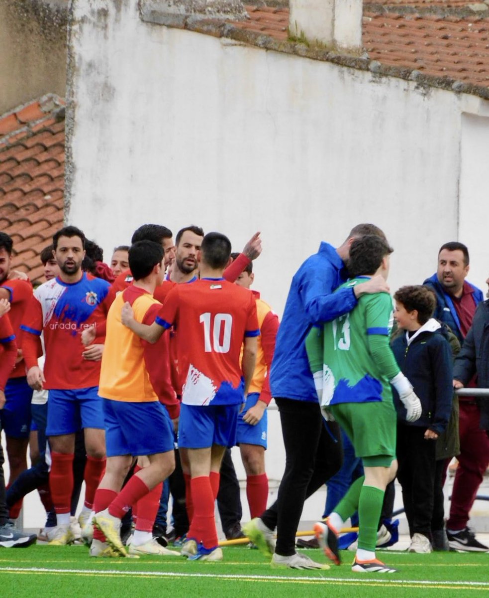 CDQuintana2024's tweet photo. Tan solo quedan 24h para el partidazo de mañana ⚽️

Todos juntos lo vamos a conseguir 💪

Os esperamos! 

#VamosRojillos 🔴🔵 https://t.co/0R1mN0GwDh