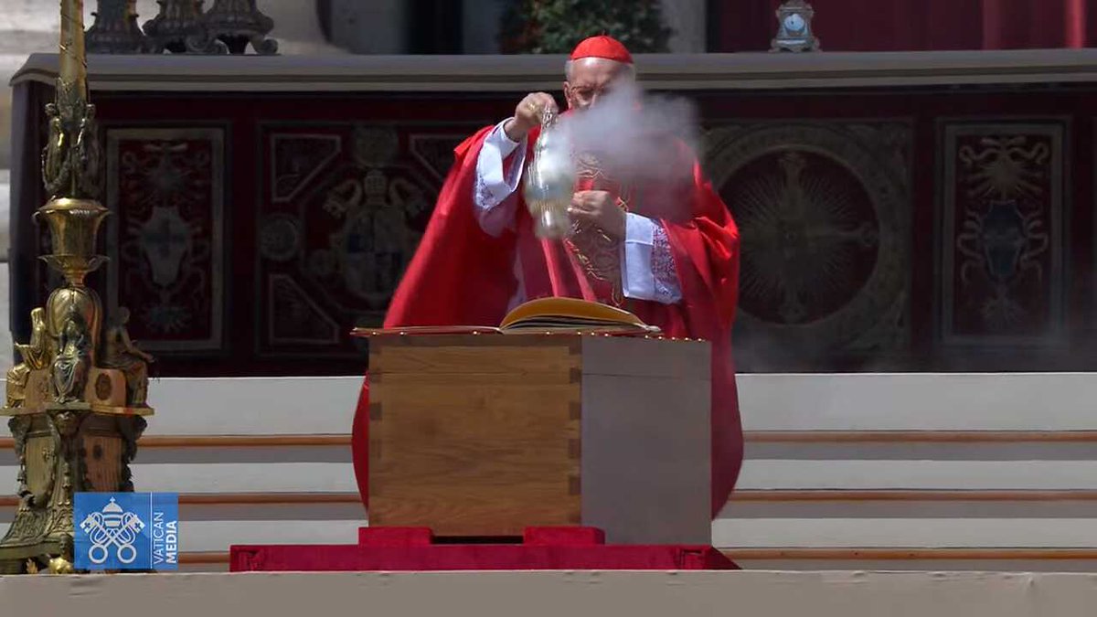 🕊️ „Nasz nieskończony smutek może być uleczony tylko przez nieskończoną miłość.” — Papież Franciszek
26.04.2025 Watykan pożegnał Ojca Świętego.
Franciszek spoczął w Bazylice Santa Maria Maggiore.
Dziękujemy za Twoje słowa, czyny i dziedzictwo.
fot. Vatican News