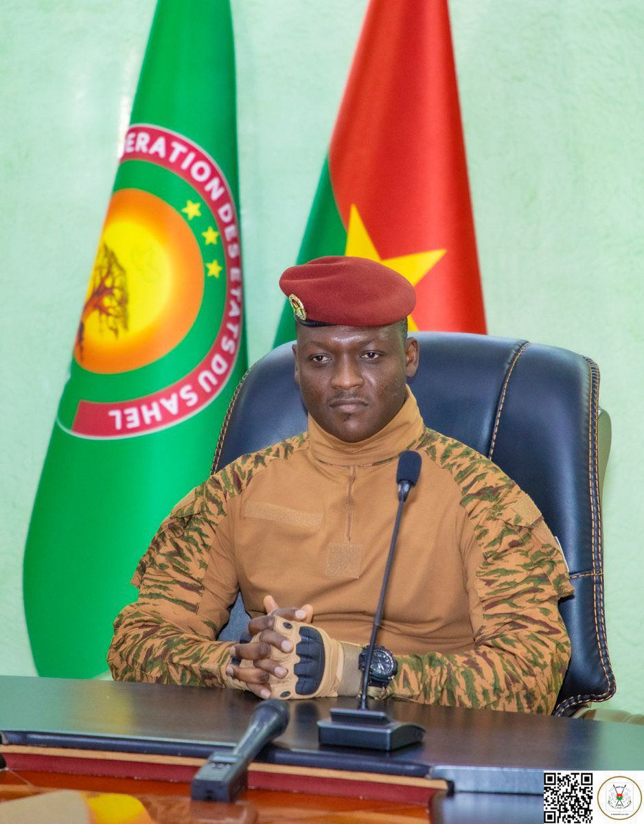 AfricanHub_'s tweet photo. Some people believe that Thomas Sankara has come back through Ibrahim Traore https://t.co/2aTAZY6o8A