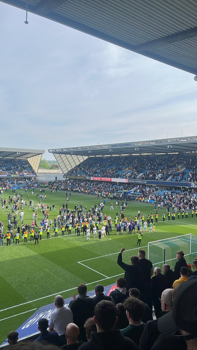iestynw222's tweet photo. Them lots relegation party. 

The scum are down🤣🤣🤣🤣🤣 https://t.co/6wkUPRMQKY