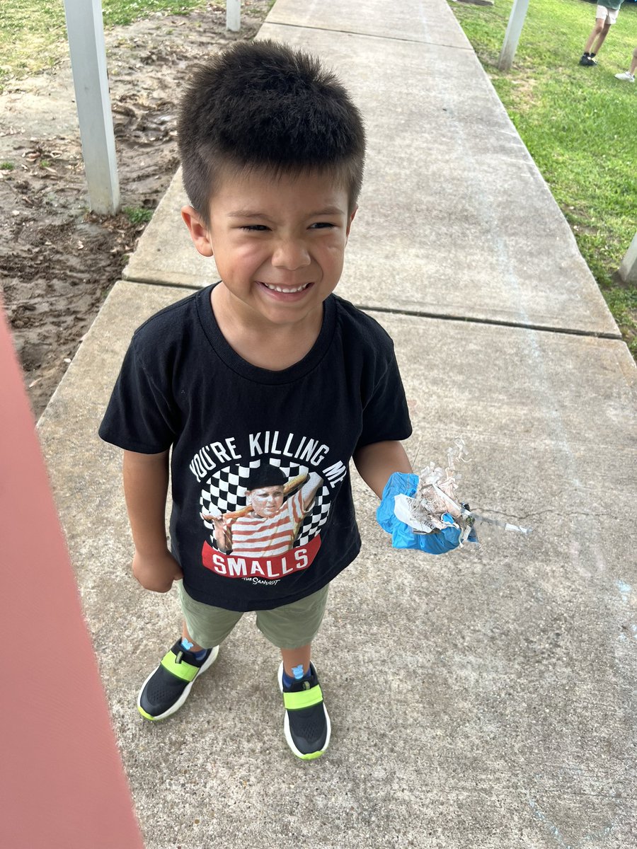 Earth Day 🌎 picking up trash and learning how to take care of our home by reducing reusing and recycling ♻️ <a href="/prekpasadena/">Prek Pasadena</a>