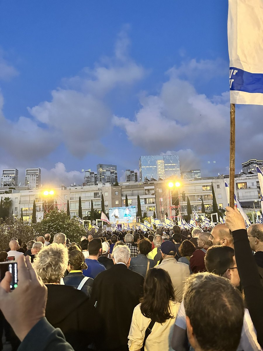 t_yehuda's tweet photo. אני לא מצליח להבין איך יכול להיות שאין מסביבי אף אחד מתחת לגיל 40?!
איפה השותפים שלי לדרך? איפה הצעירים במדינת ישראל? 
אני יודע שיש עוד כמוני, אוהבי העם ואוהבי הארץ. 
תלחמו על מדינת ישראל. זה יותר חשוב מכל כוס יין או אספרסו. 
אני מבקש מכם https://t.co/BfzN7Z5838