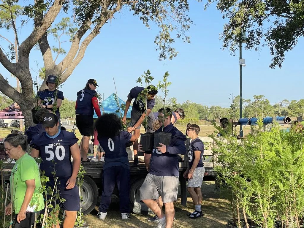 North Port Football (@nopobobcats) on Twitter photo The Bobcat Football team took to the trees this morning! 30 players were at the City Green to help People for Trees, Inc. unload their truck of potted trees for sale at the 28th Annual Tree Fair and Craft Show. The Bobcat Football team took to the trees this morning! 30 players were at the City Green to help People for Trees, Inc. unload their truck of potted trees for sale at the 28th Annual Tree Fair and Craft Show.