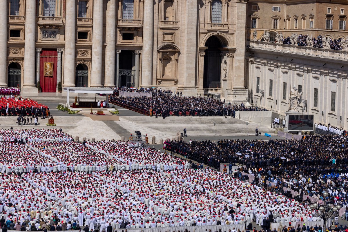 PeterFinneyJr's tweet image. Poor and powerful pray for eternal repose of a pope 'with an open heart' clarionherald.org/news/poor-and-… via @ClarionHerald