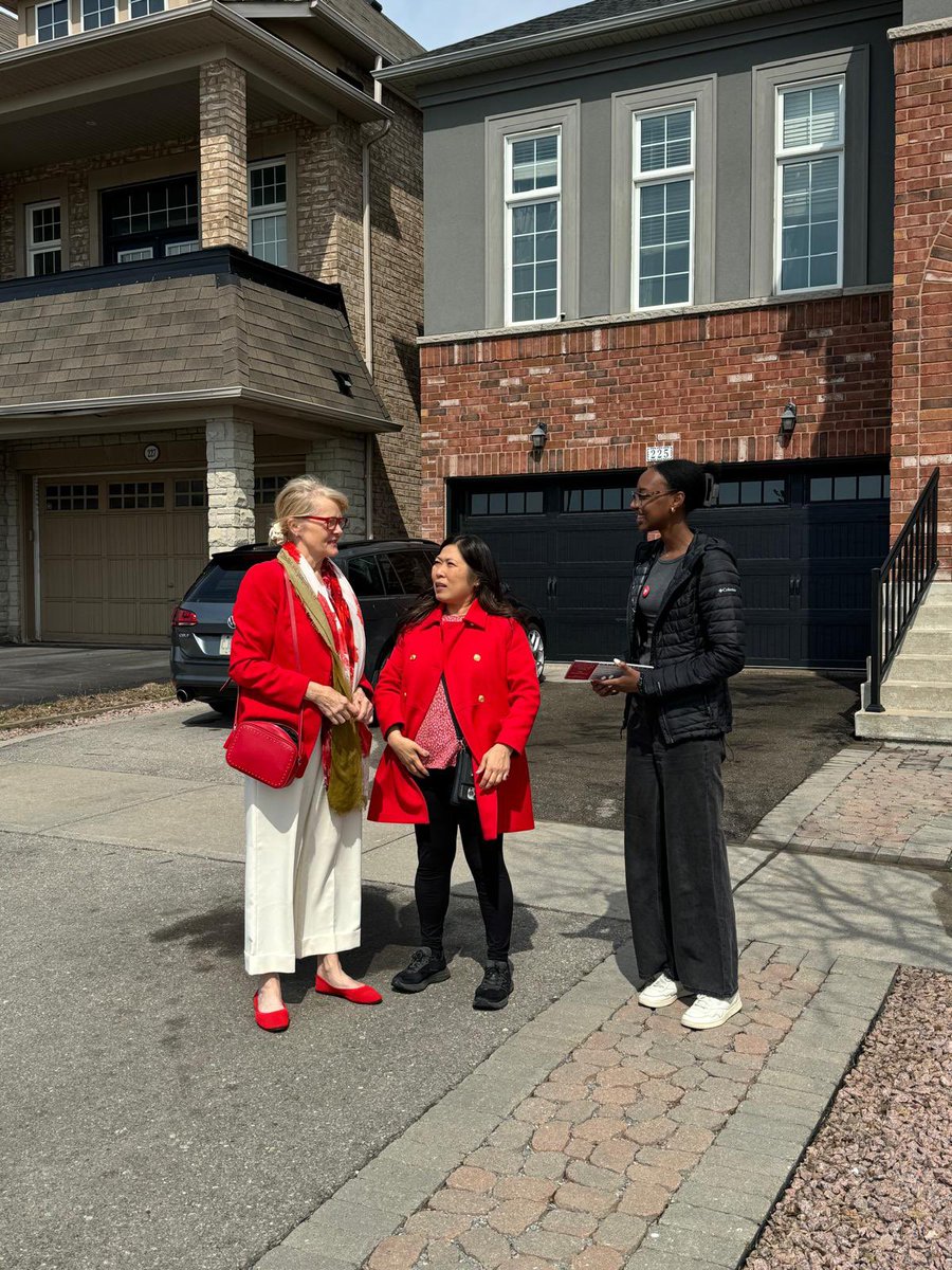 We also canvassed with liberal MP candidate <a href="/LeahTaylorRoy1/">Leah Taylor Roy</a> and former Minister of Export Promotion, International Trade and Economic Development, <a href="/mary_ng/">Mary Ng</a> in the Aurora-Oak Ridge-Richmond Hill riding 🇨🇦 #HoyasInCanada