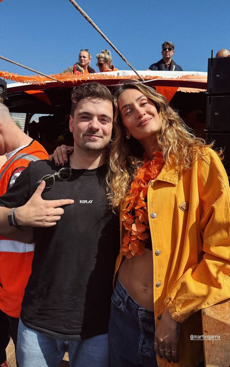 LucyTags's tweet photo. Bellissima con Martin Garrix e jr ad Amsterdam 🤎 #helenaxReplay @REPLAY https://t.co/cnRMsq2cL6