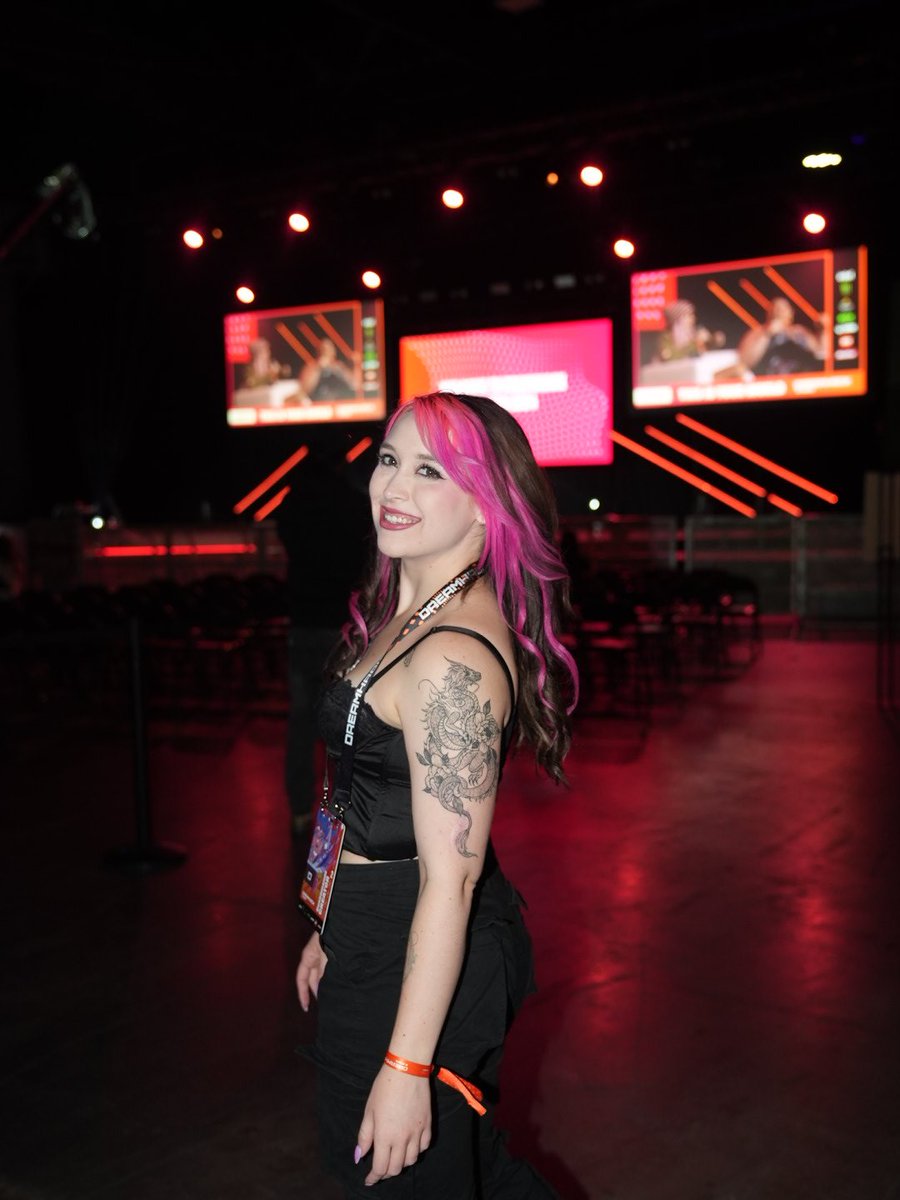 itsqueenmanda's tweet image. Im excited to yap with creators at Dreamhack Dallas again! Who am I going to see there? 🤠