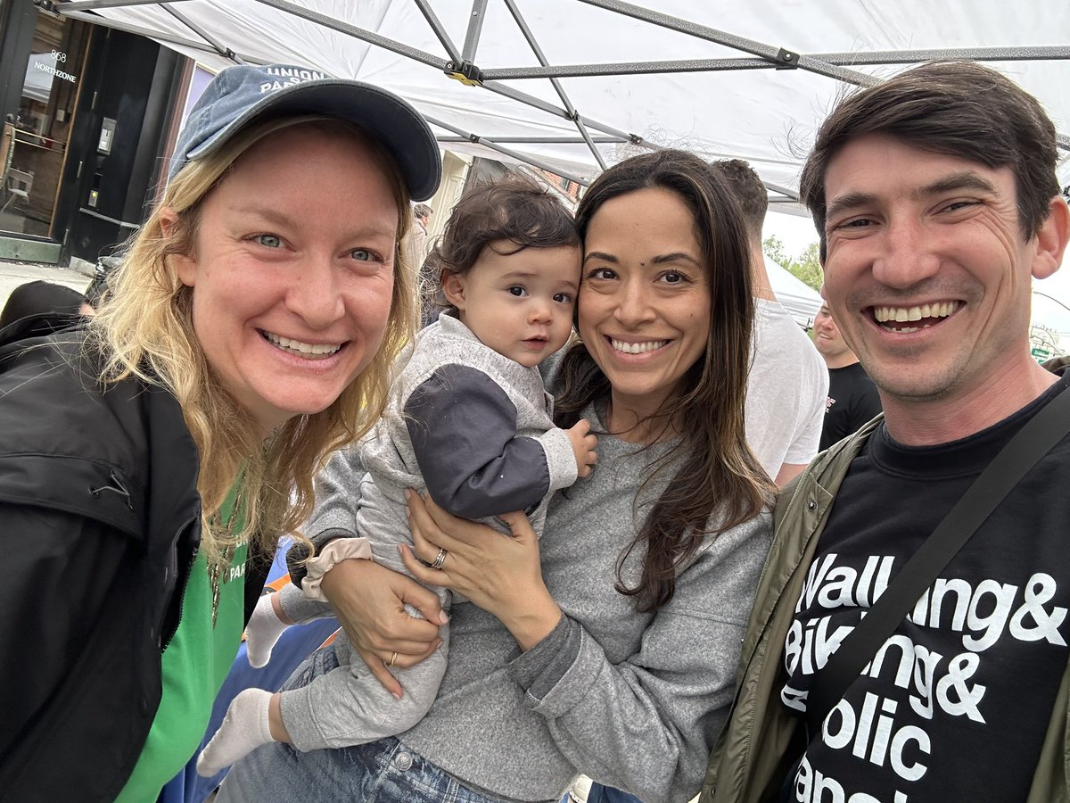 Slightly drizzly but delightful car free earth day - thanks <a href="/NYC_DOT/">NYC DOT</a> <a href="/TimesSquareNYC/">Times Square</a> <a href="/UnionSquareNY/">Union Square, NYC</a>!