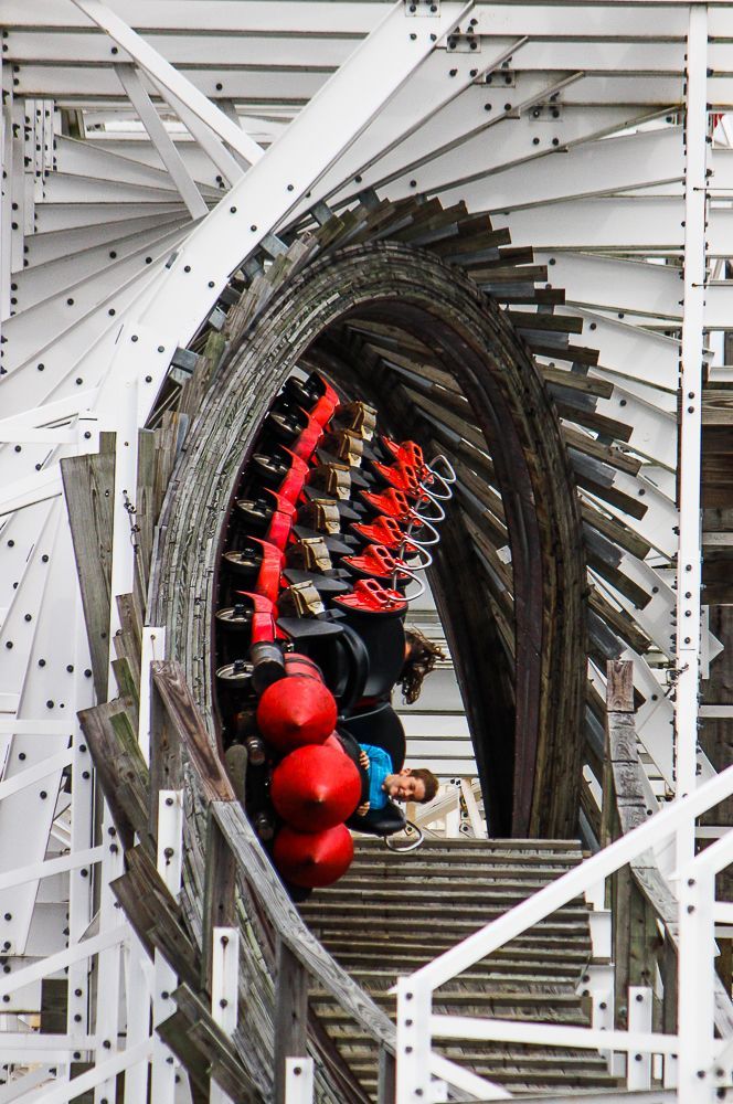 Mine Blower at Kissimmee Florida's Fun Spot America is the Negative-G Picture of the Day.

Have you taken this looping wooden coaster for a spin and what did you think of it.

For more photos of Fun Spot America take a look at this Negative-G Trip Report:

negative-g.com/fun-spot-ameri…