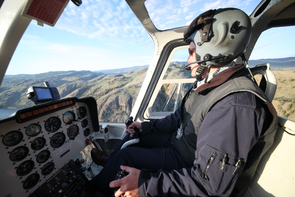 Summitheli's tweet photo. Our pilots operate with a relentless commitment to safety, precision, airmanship and excellence in their craft. On this #WorldPilotDay, we honor our front-line ambassadors and their vital role in our commitment to world class rotary wing charter solutions. https://t.co/2BQtD4uy9x