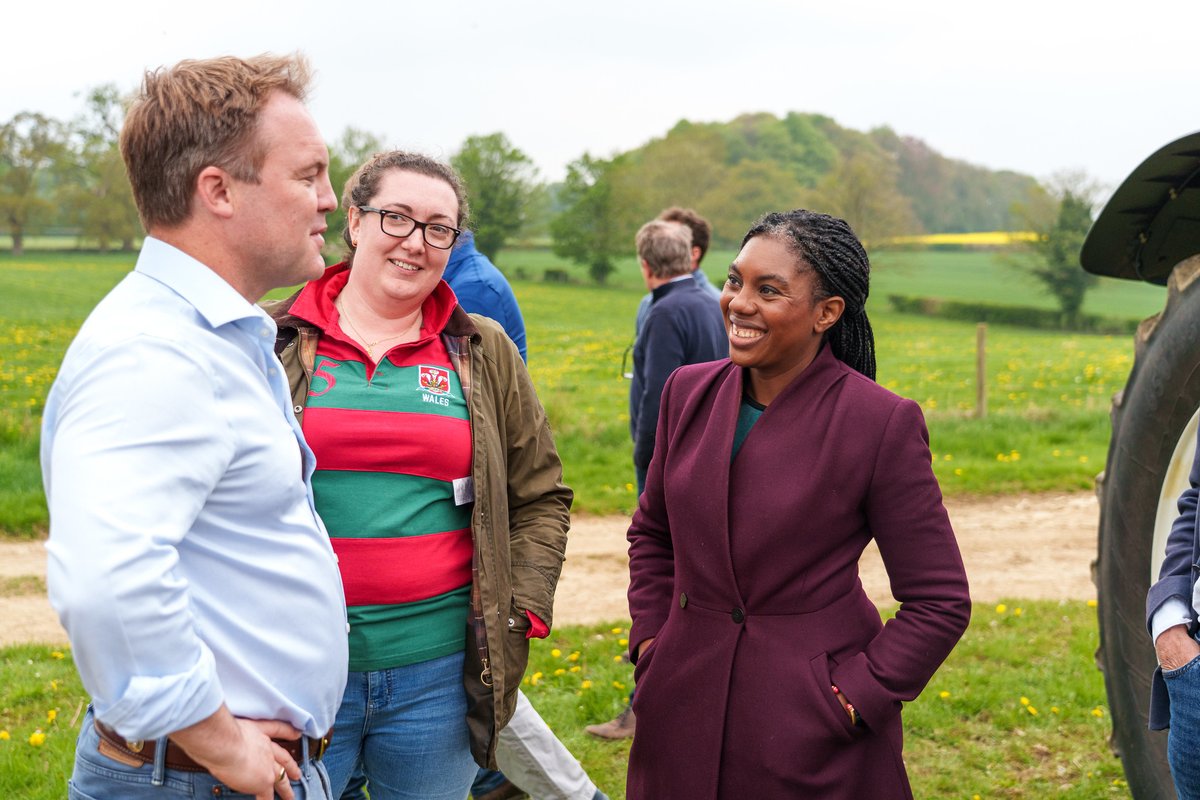 Conservatives tweet media