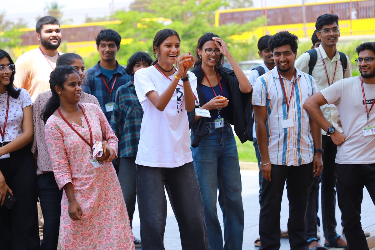 CreativeDhanush's tweet photo. #WatermelonQuiz
#GuessTheWeight
#SlicesEating
#SeedThrowing
#MelonSeMilan
#DayanandaSagarUniversity
#Bangalore
#HealthyEating
#Fruits
#CreativityUnleashed https://t.co/yJ6C0jdCAR