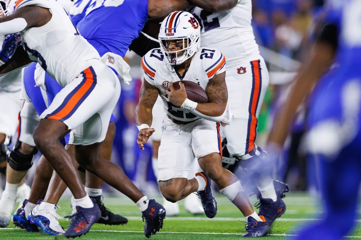 RamsBrothers's tweet image. Jarquez Hunter, RB from Auburn (pick #117)…
• 5’9, 204lbs, 22 years old
• Ran a 4.40 40-yard dash at the combine
• Squats as much weight as Saquon Barkley, considered a weight-room warrior
• 42 carries of 10 yards or more, which ranked 6th in the FBS in 2024
• Ranked #2…