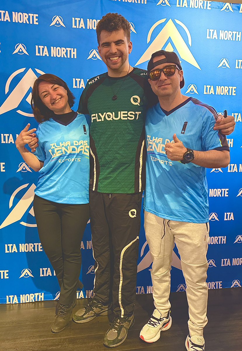 Assisinto <a href="/ilhadaslendas/">Ilha das Lendas 🏝️</a> e tirando foto com uma lenda!! E ele reconheceu e elogiou o manto.!! Pensa em um cara gente boa e carismático!! LTA North. <a href="/zNiCoLoFF/">IDL NiCoLoFF 🏝️</a> <a href="/baianolol1/">Baiano</a> <a href="/Bwipo/">Bwipo</a>