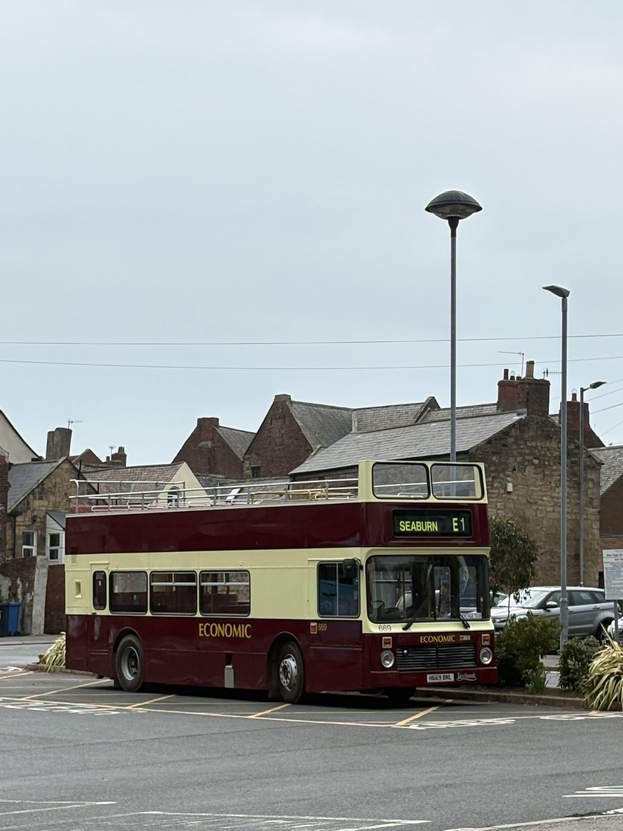 Spotted this little beaut in Morpeth this afternoon! No one in the driving seat to ask if I could have a quick pop up to the top deck, so had to admire from afar! 🚌❤️