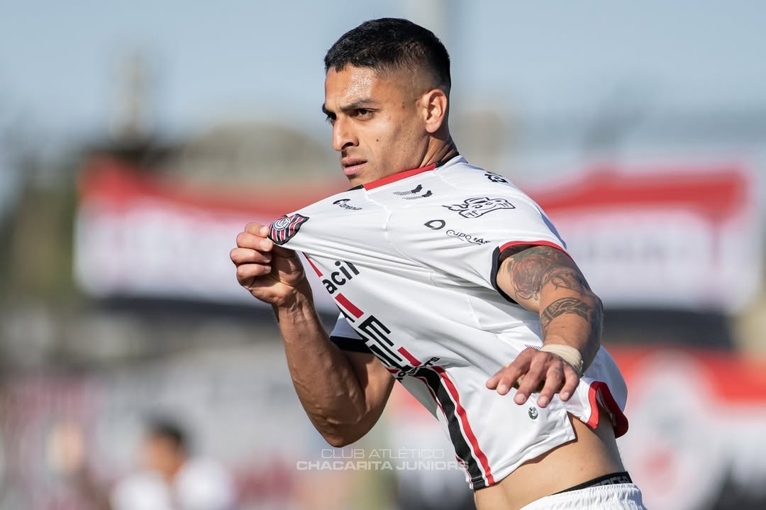 🗣️“Cuando no nos tocó ganar, tuvimos esa paciencia para poder remontar la situación. El campeonato es muy largo y hay que tener la calma necesaria en cada partido.

Encontré mi lugar en Chacarita y me siento muy bien, es uno de los clubes que mejor me ha tratado y eso me pone