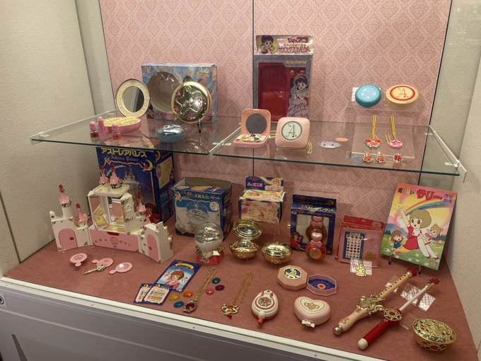 GW1日目
横浜人形の家→AKB握手会→レッツゴーサンダース♪ でした
人形の家の企画展(魔法少女展・たたかいと人形展)どっちも面白かったし興味深かった〜 建物の大きさ的に無理なんだけどもっと大規模にやってほしいな 