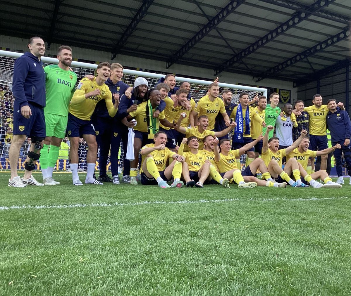 bbcoxfordsport's tweet image. STAYING UP: Goodnight from our team at the Kassam Stadium. Championship football secured for another season. #oufc
