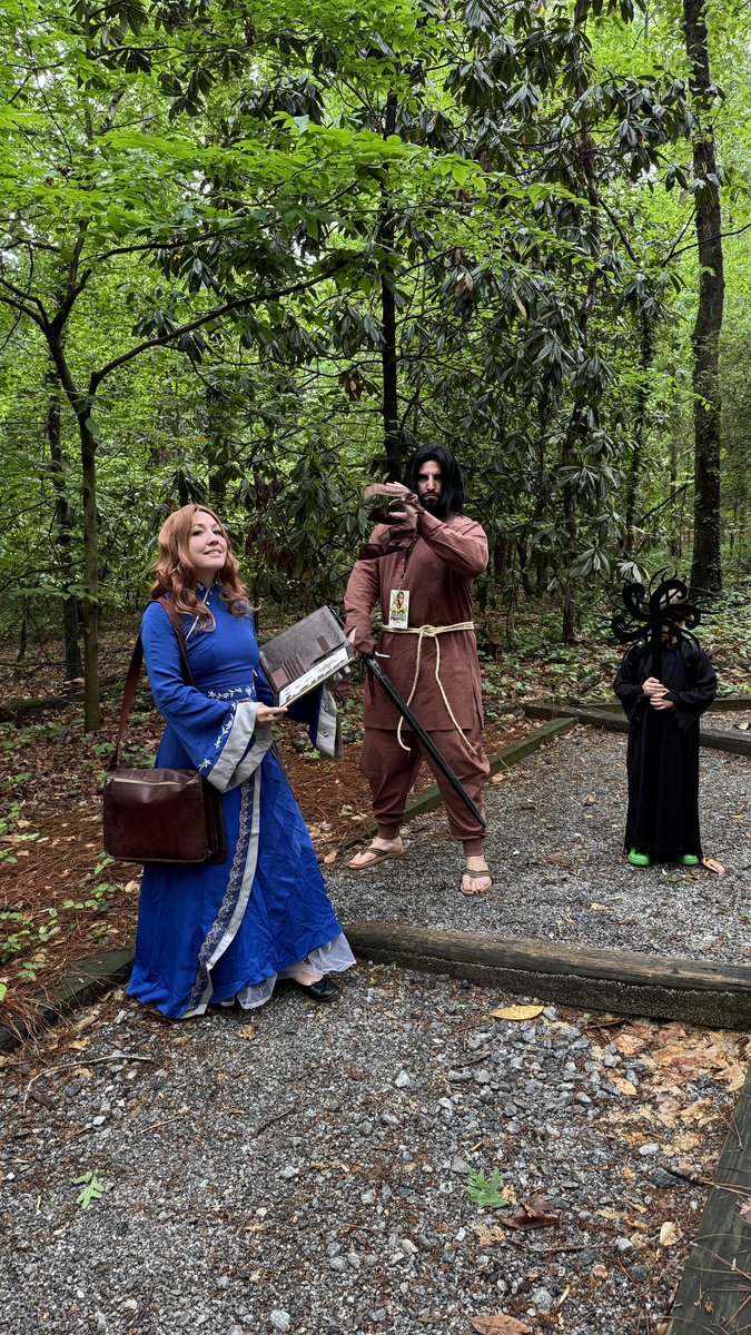 Day 2 of <a href="/JordanConInc/">JordanCon</a>! Look who we spotted outside..👀