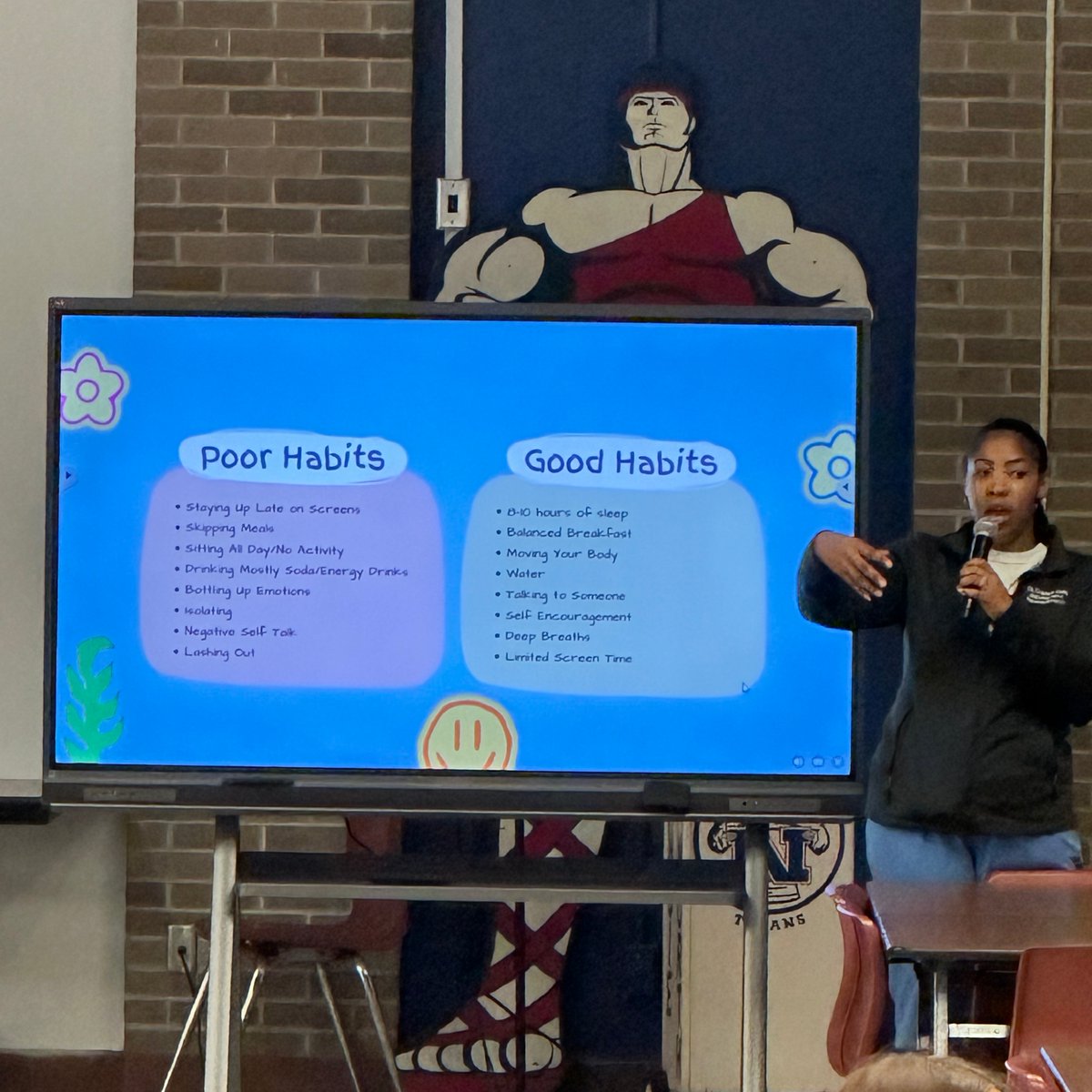 GEAR UP families in Muncie got to learn about strong bodies 💪 and strong minds 🧠 with Dr. Dominyse Davis this week! #GEARUPworks ⚙️

@MCS_NMS <a href="/SMS_MCS/">Southside Middle School</a> @purdueedu