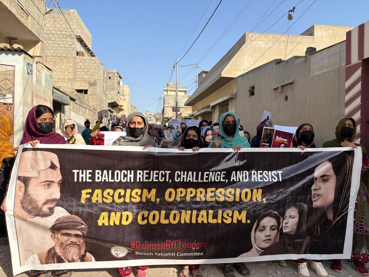 بی وائی سی کے رہنماؤں  کی بھوک ہڑتال تیسرے روز میں داخل۔ رہنماؤں کی صحت تشویشناک حد تک بگڑ گئی

بلوچ یکجہتی کمیٹی کے جیل میں قید رہنماؤں کی جانب سے کوئٹہ ہُدہ جیل میں سی ٹی ڈی کی جانب سے ڈاکٹر ماہ رنگ بلوچ، بیبو بلوچ اور گلزادی بلوچ کے ساتھ غیر انسانی سلوک اور بیبو بلوچ کی پشین