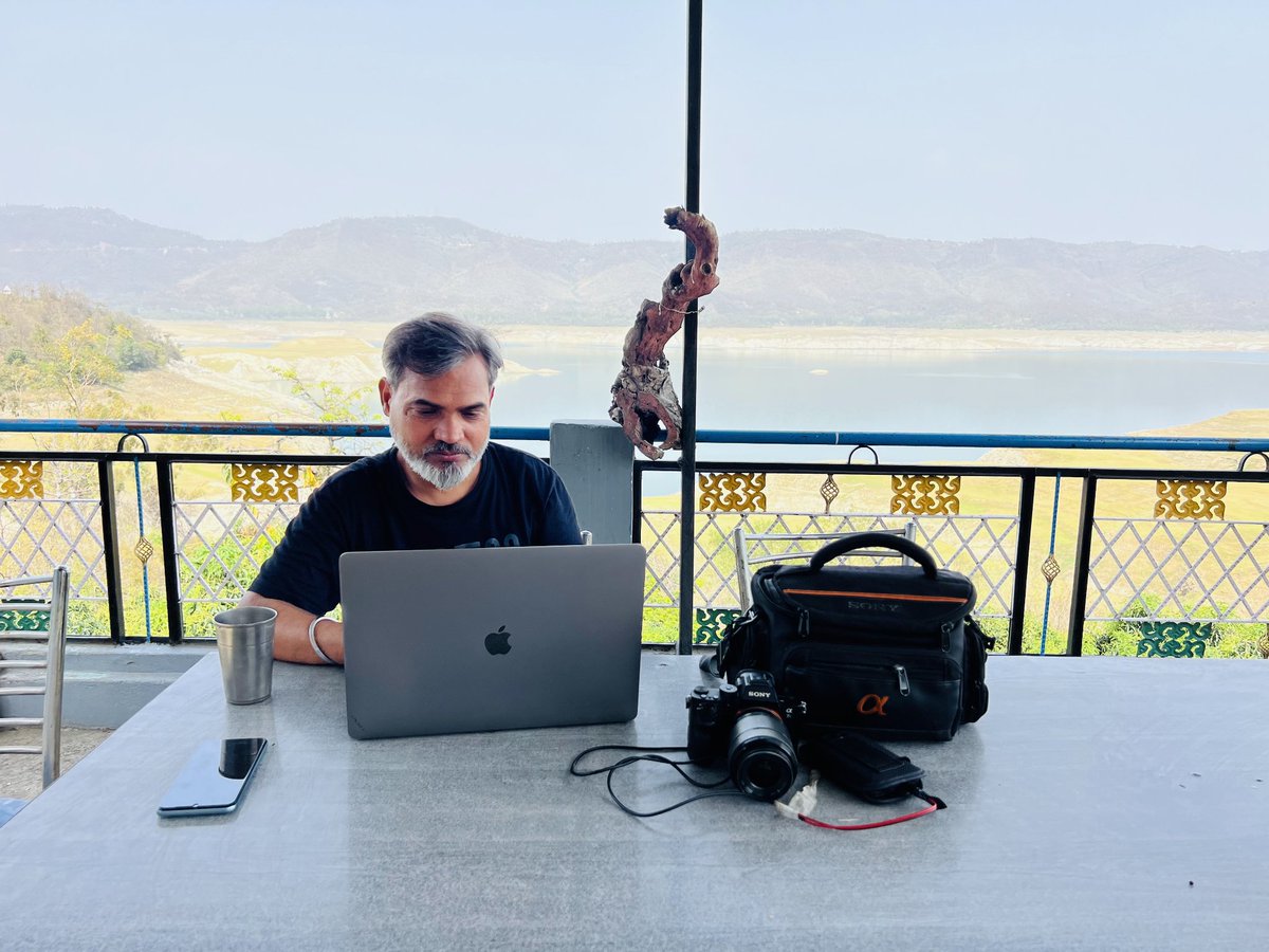 rampalbhankur's tweet photo. "Creative minds work where the view inspires the vision.
Meet B. Rampal — Founder &amp; CEO of Frame Cut Cafe, and a visionary Film Editor shaping frames into unforgettable stories."
#FrameCutCafe #FilmEditor #Founder #Creativity #VisionUpdates https://t.co/beqc3HIGmH