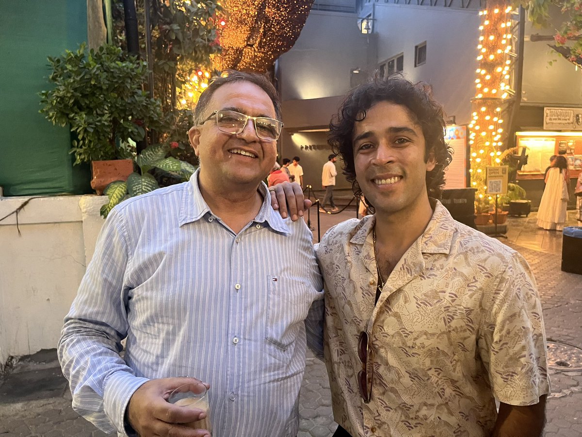 vinayverma99's tweet photo. #BlackWarrant Watching this one once again after meeting talented #ZahanKapoor . He is also involved nowadays with #PrithviTheatre . Look forward to more good work from him. 😊😊 https://t.co/hk1P8mgOqL