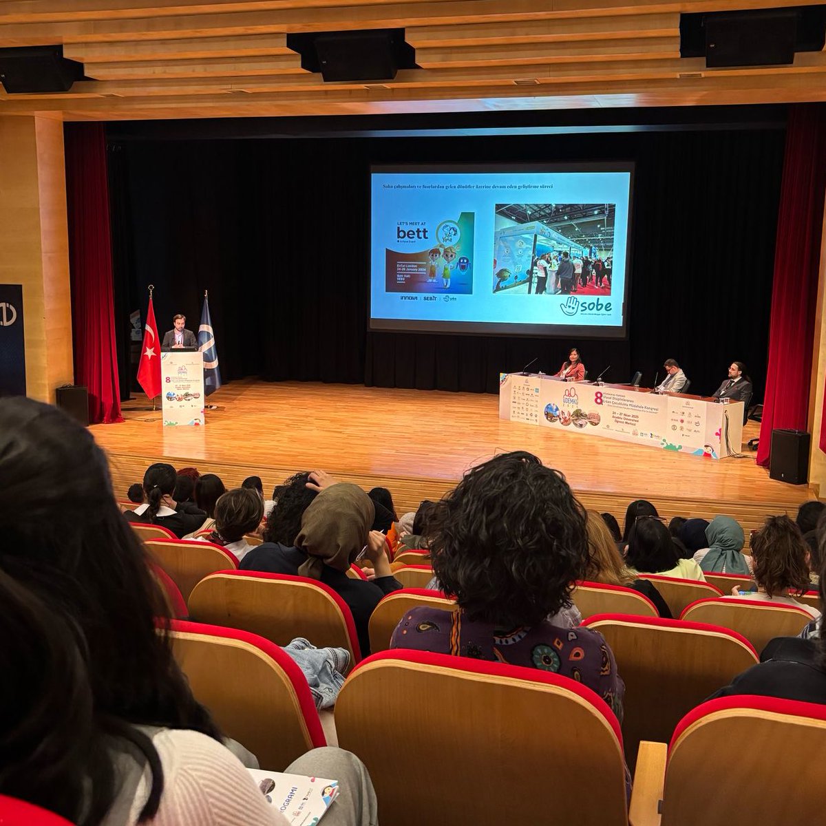 Eğitim Direktörümüz Dr. Alperen Sağdıç, 8. Uluslararası Katılımlı Ulusal Disiplinerarası Erken Çocuklukta Müdahale Kongresi (UDEMKO) kapsamında “Yapay Zeka ve Özel Eğitim: Destekleyici Rol ve Yeni Fırsatlar” başlıklı panel oturumunu gerçekleştirdi. 

Panelde, yapay zeka