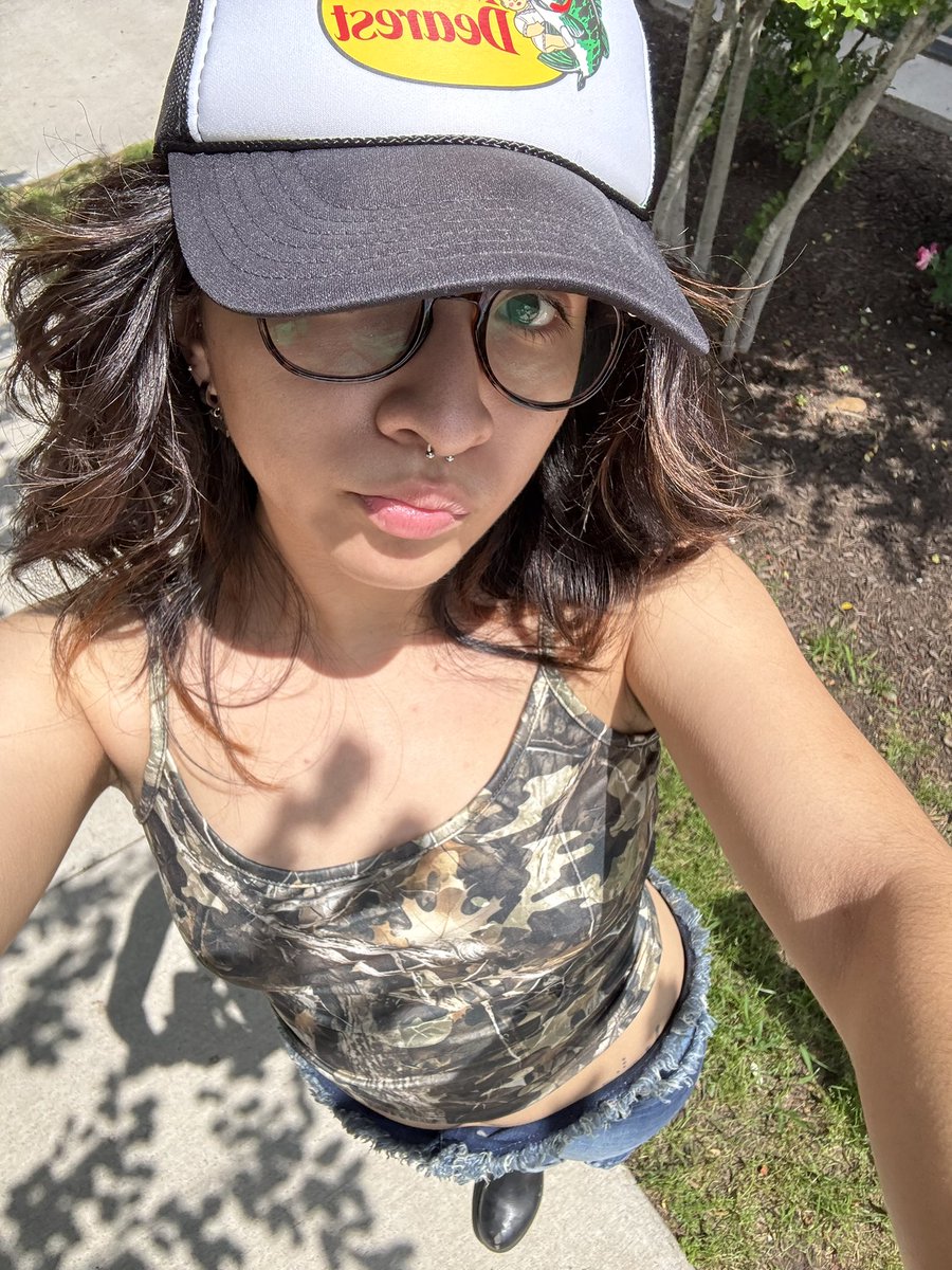 iluvmoth's tweet photo. #LesbainVisibilityWeek #LesbainVisibilityday 
LESBIANS!!! CAN YOU SEE ME???!!!!!! https://t.co/H6Ghim2oAZ