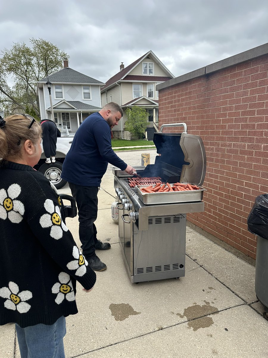 Sprucing up our buildings today! Great to see so many students, staff, families &amp; community members participating in the annual <a href="/BerwynSouth100/">Berwyn South District 100</a> Earth Day Clean Up! Thanks to B&amp;G Director George Lambesis for organizing another fantastic event! #community <a href="/CityofBerwyn/">City of Berwyn</a> <a href="/Morton201/">Morton 201</a>