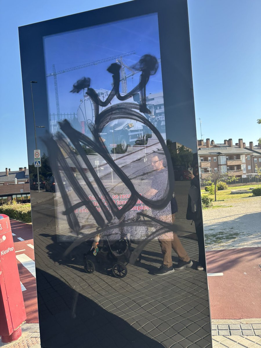 RubSandoval9's tweet photo. @Ayto_Las_Rozas de verdad que no se puede hacer nada contra esta cada vez más frecuente práctica sobre todo en la zona de El Cantizal? https://t.co/zWKOcmTUO9
