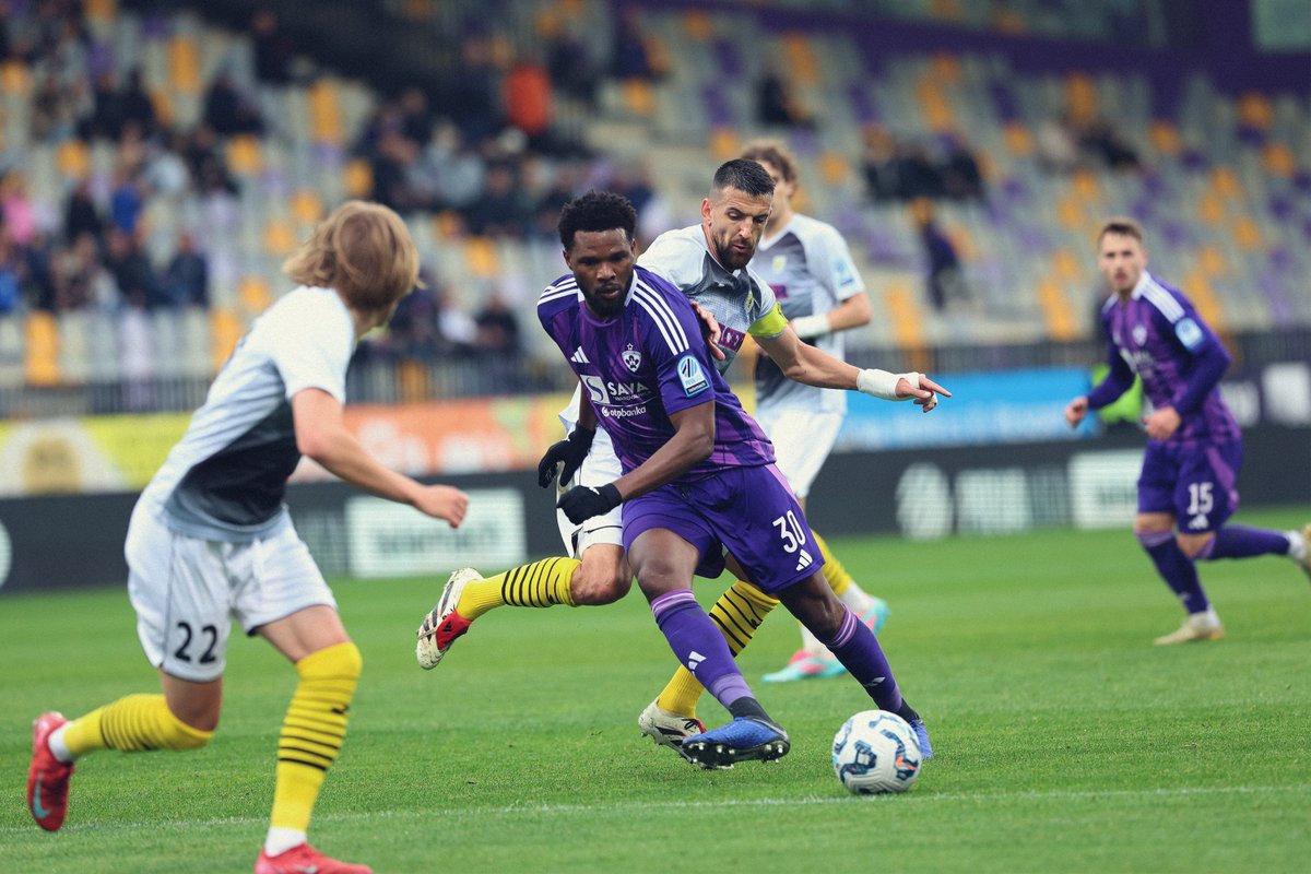Na derbi z dobro popotnico: <a href="/nkmaribor/">NK Maribor</a> 4, <a href="/NKRadomlje/">NK Radomlje</a> 0.

Med strelci v učinkovitem drugem polčasu znova Hilal Soudani in Kai Meriluoto, prvič v vijoličastem pa Omar Rekik ter Nejc Viher.

#MiSkupajEnoSmo #MBRAD