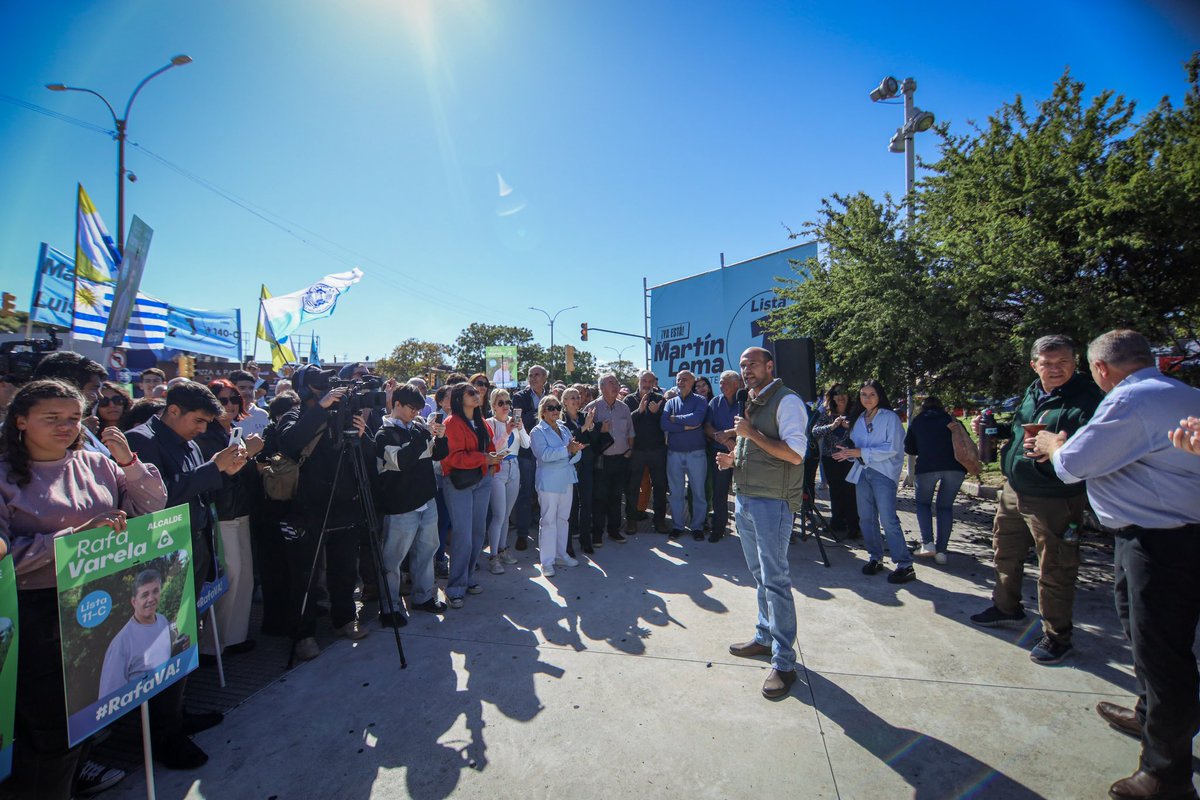 JavierGarcia_Uy's tweet photo. Gran acto de presentación de candidatos a Alcalde del Municipio C con  @LFernandez1973  junto a @MartinLemaUy 
#YaEstá Montevideo merece un cambio https://t.co/XP0NXDRmTi