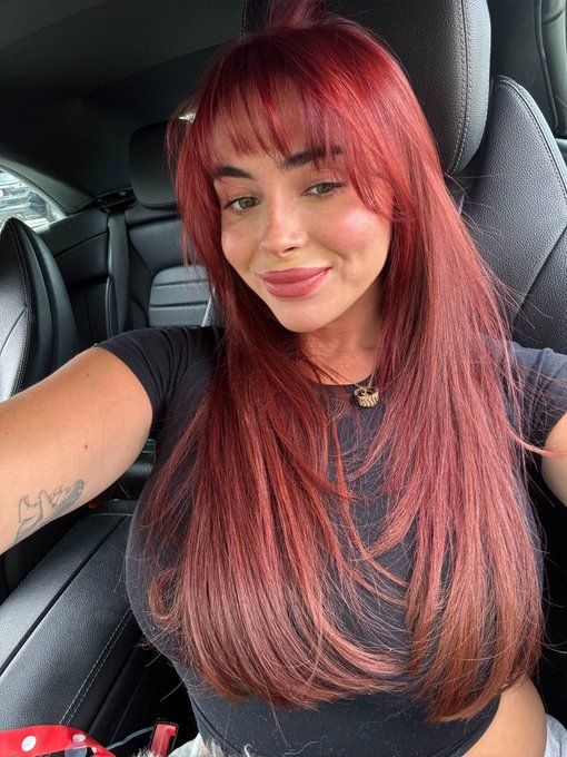 1 pic. Cherry cola hair https://t.co/X4uBc0Ls7W