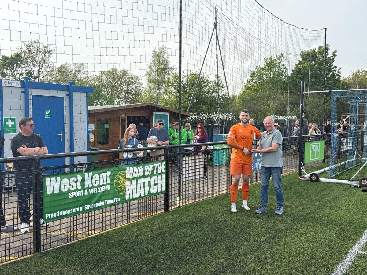 SevenoaksTownFC's tweet photo. Today’s @WestKentSport Sevenoaks Town Man of the Match is… Jordan Perrin! 🍾🌟

🔵⚫️ | #Sevenoaks #STFC #IsthmianLeague https://t.co/cP6mWSgZAA