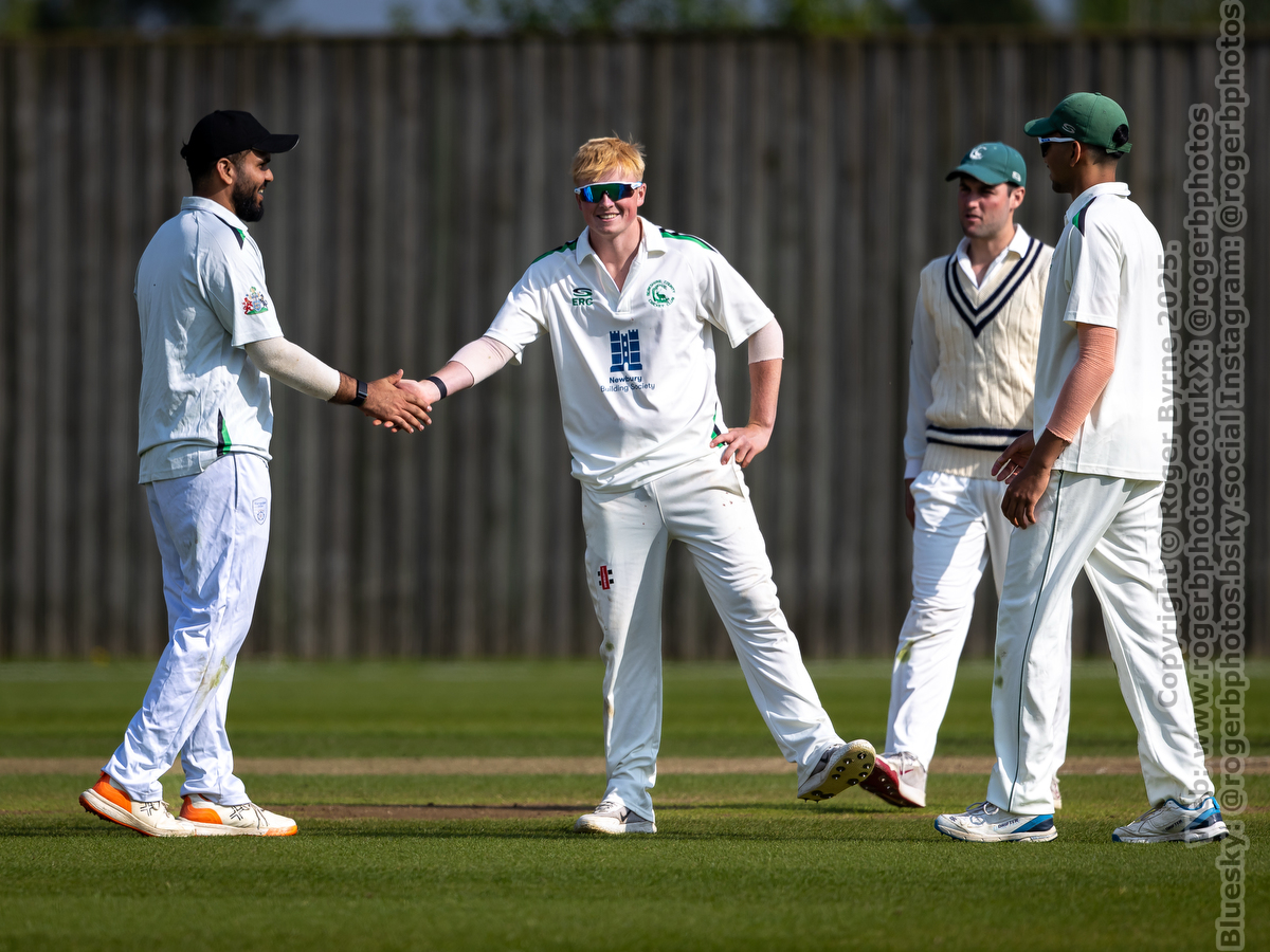 Roger Byrne (@rogerbphotos) on Twitter photo I saw a good day's cricket at the Utilita Bowl's nursery ground where <a href="/hantscricket/">Hampshire Cricket</a> 2nd XI took on <a href="/BerksCricket/">Berkshire Cricket</a> . Centuries for Hampshire's Ali Orr and Kamran Dhariwal, and an eight wicket haul for Berkshire's Eddie Campion.
Match Gallery: is.gd/gbRvZj
#cricket I saw a good day's cricket at the Utilita Bowl's nursery ground where <a href="/hantscricket/">Hampshire Cricket</a> 2nd XI took on <a href="/BerksCricket/">Berkshire Cricket</a> . Centuries for Hampshire's Ali Orr and Kamran Dhariwal, and an eight wicket haul for Berkshire's Eddie Campion.
Match Gallery: is.gd/gbRvZj
#cricket