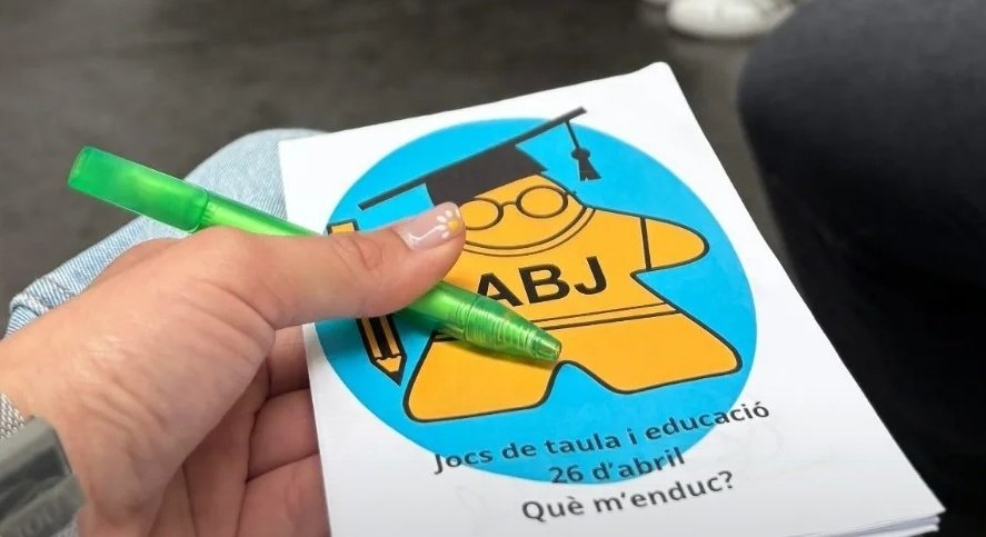 Aprendre jugant! La mestra Bea Barrera, de l'escola @fedaccastellar, ha compartit avui a la I Jornada de #JocsDeTaula i #Educació a #Viladecans una experiència d'aula basada en l'aprenentatge basat en jocs (ABJ). <a href="/educaciocat/">Educació</a> #escolesFEDAC #avuixdemà